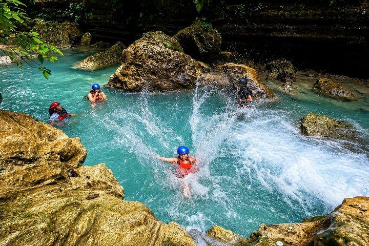 Cebu Kawasan Falls Canyoneering com Zipline e Almoço