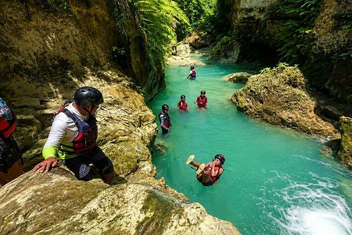 Cebu Kawasan Falls Canyoneering com Zipline e Almoço