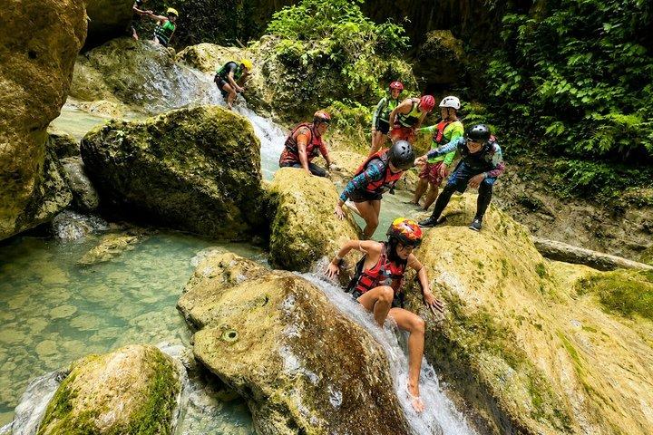 Cebu Kawasan Falls Canyoneering com Zipline e Almoço