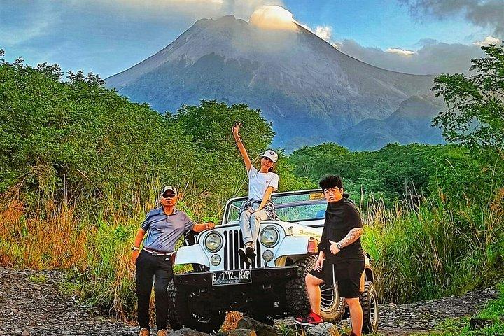 ジョグジャカルタ発プライベートメラピ火山4WDジープツアー