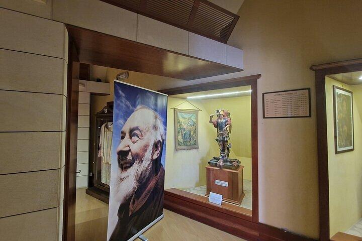 ローマ発ピオ神父の神殿とピエトレルチーナプライベート日帰りツアー