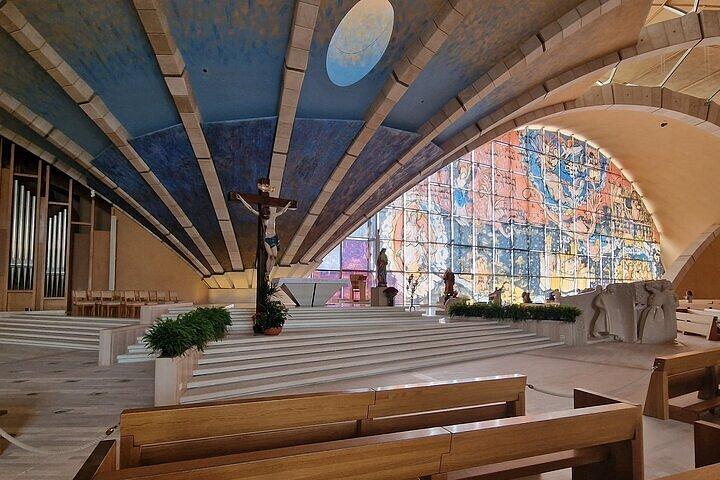 ローマ発ピオ神父の神殿とピエトレルチーナプライベート日帰りツアー