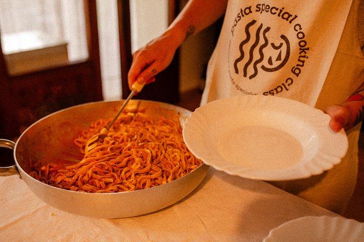 パルマ近郊の中世の村で味わうパスタ、トリュフ、ワイン