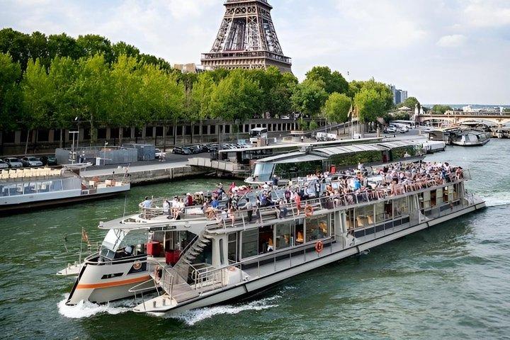 Flexibel ticket voor een rondvaart over de Seine met meertalige audiogids.