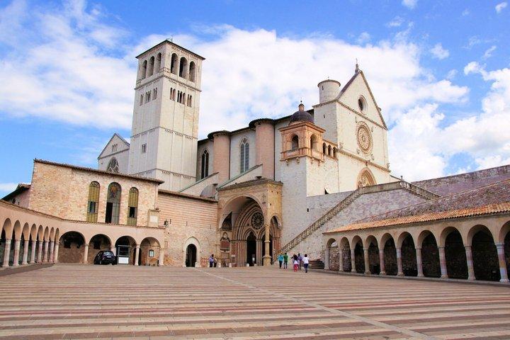 Assisi : walking tour between spirituality, art and Umbrian history