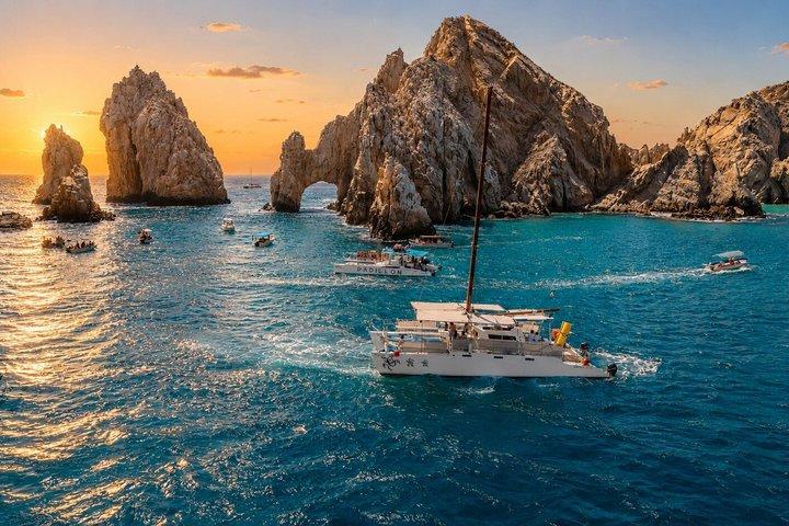 Los Cabos Private Katamaran Sunset Cruise mit Snacks und Open Bar