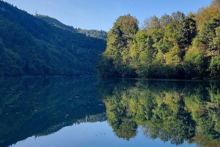 ネレトヴァカヤックツアー穏やかな海と素晴らしい山の景色