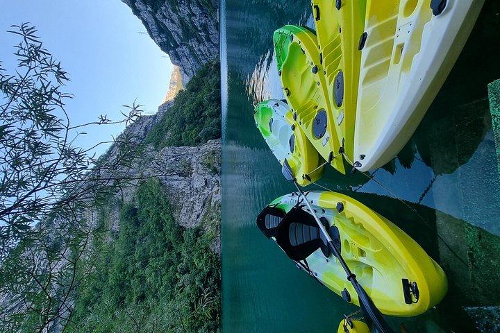 ネレトヴァカヤックツアー穏やかな海と素晴らしい山の景色