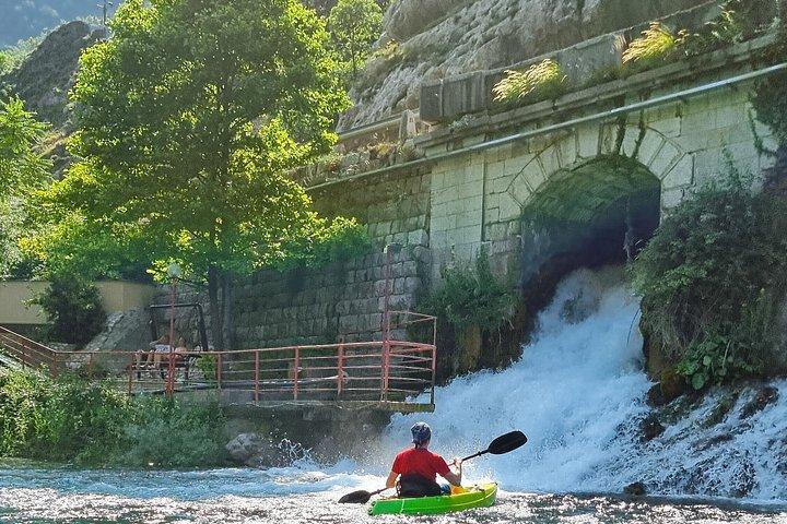 ネレトヴァカヤックツアー穏やかな海と素晴らしい山の景色
