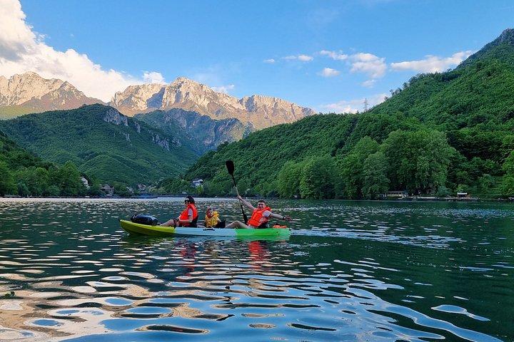 ネレトヴァカヤックツアー穏やかな海と素晴らしい山の景色