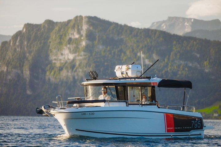 カスタマイズされたルツェルン湖プライベートラグジュアリーボートクルーズ