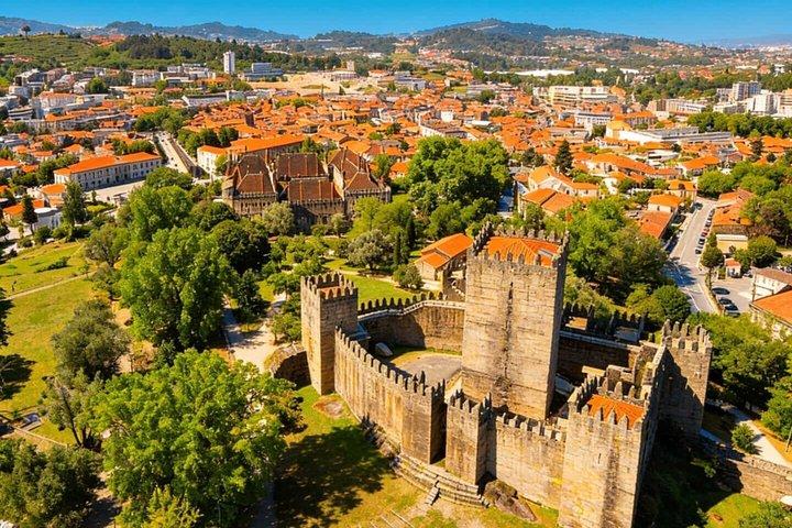 Hello Guimarães: Private 2-Hour Intro City Walk with Local Guide