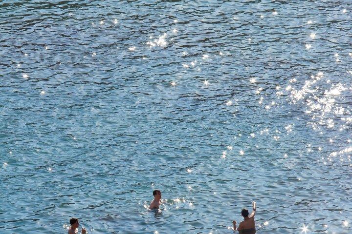 アルブフェイラ：隠れたビーチ立ち寄り付きサンセットSUPケイブツアー