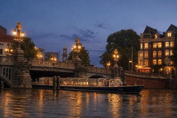 Amsterdam: Evening Canal Cruise with City Lights & Live Stories