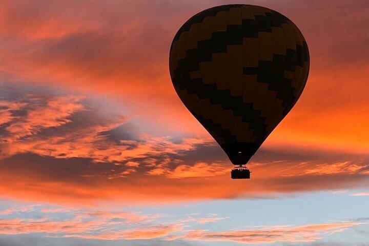 Zonsopgang Heteluchtballonavontuur over de Sonoranwoestijn
