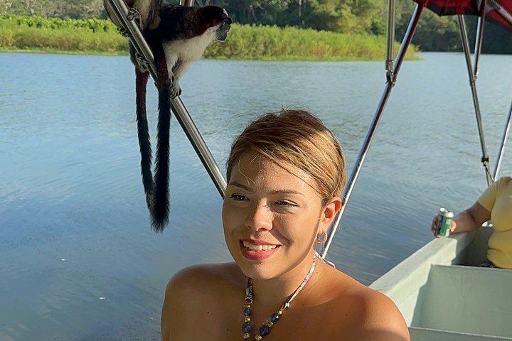 パナマ運河を巡る動物サファリとフルーツマーケット