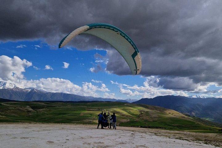 Marrakech Paragliding med spektakulære Atlas bjergudsigt