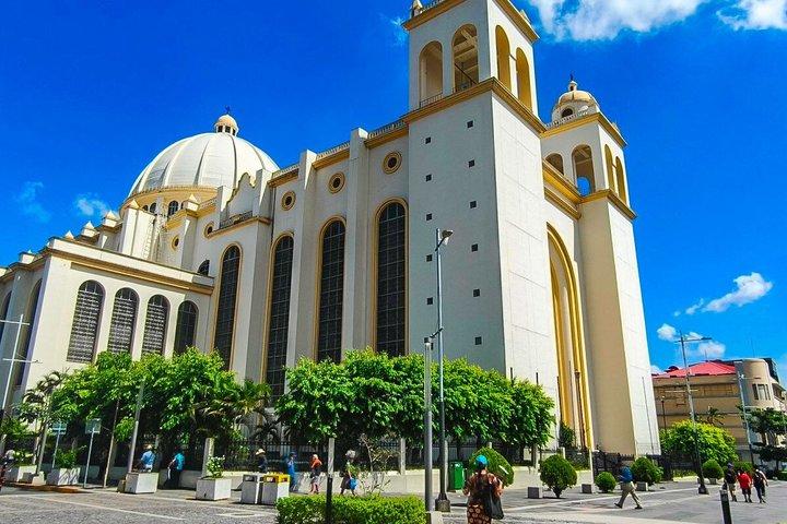 Privat 10 - Dag El Salvador och Honduras Tour på exklusiv bil