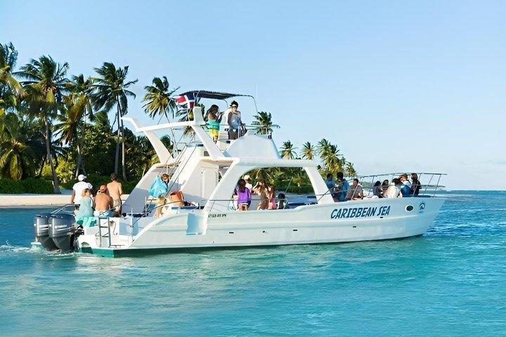 Hip hop catamaran in Punta Cana, snorkelen, feesten en zwembad