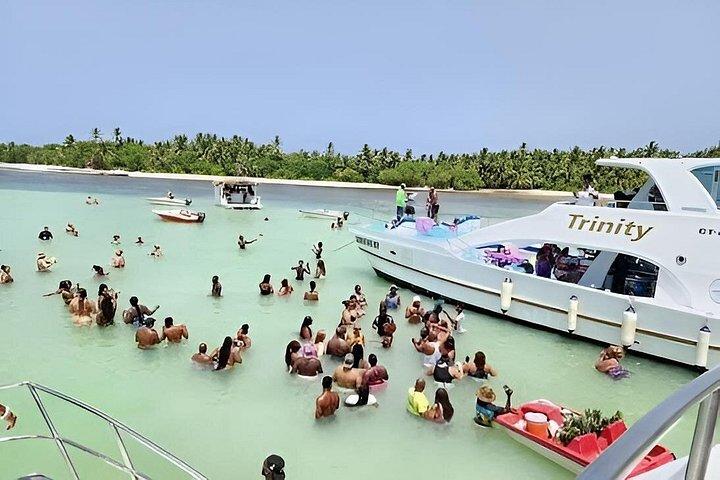 パーティボートツアー – プンタカナでのオールインクルーシブ・カタマランアドベンチャー