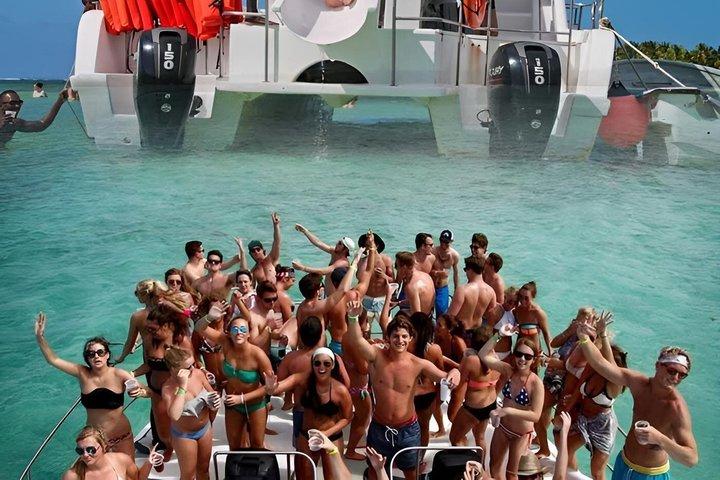 Hip hop catamaran in Punta Cana, snorkelen, feesten en zwembad