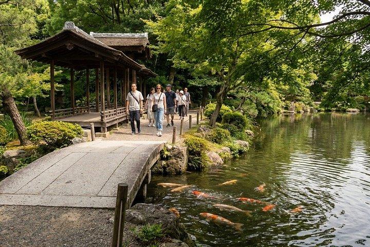 京都タワー東本願寺と渉成園散策ツアー