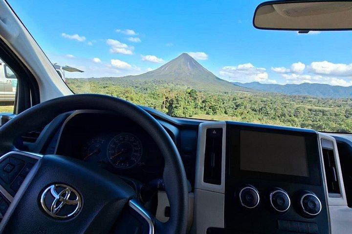 Multi-stop transportation option for a custom itinerary