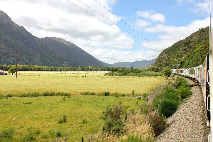 クライストチャーチからフランツ・ヨーゼフへの片道ツアー（トランツアルパイン）