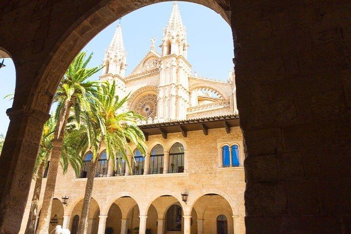 Kathedraal van Palma, 24 uur Hop-On Hop-Off Bus & Boot Tour
