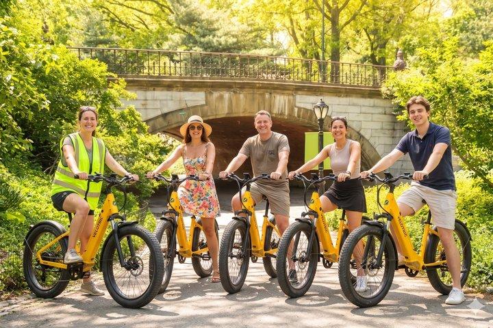 セントラルパークEバイクツアー：象徴的なランドマークを発見