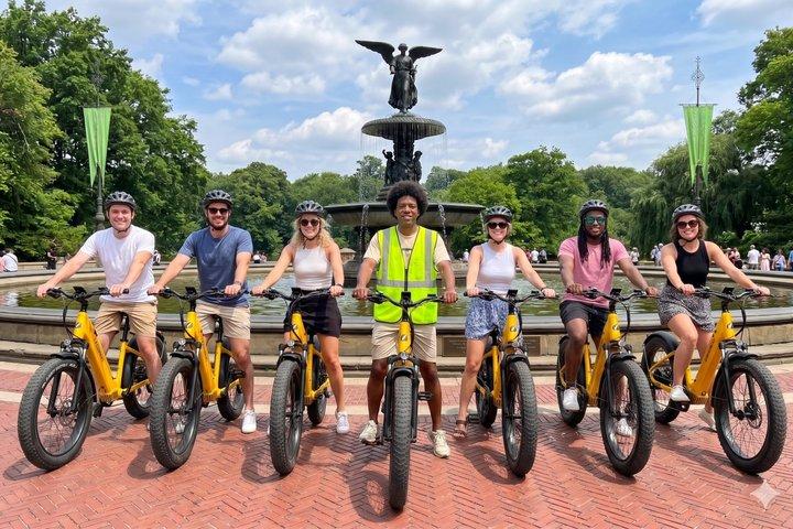 セントラルパークEバイクツアー：象徴的なランドマークを発見