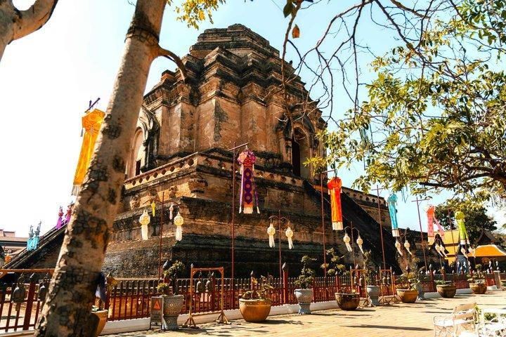 Chiang Mai Old City: templi e mercato notturno Tour a piedi al crepuscolo