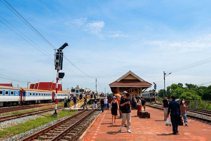バンコクから電車で行くアユタヤユネスコ世界遺産日帰り旅行