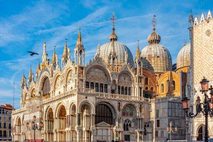 Saint Mark Basilica Guided Tour with Glass Factory Demonstration