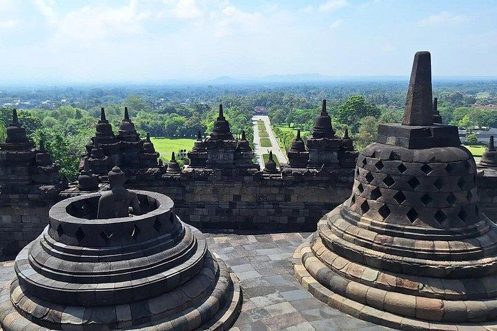 ボロブドゥール半日ツアー（登山アクセス付き）
