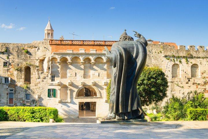 Visita guiada a pé pelo centro histórico de Split, em francês.