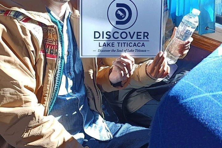 ウロス島とタキーレ島への終日チチカカ湖ツアー
