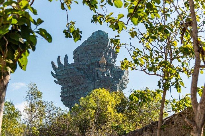 ウルワツプライベートツアージンバランでのロマンチックディナー付き