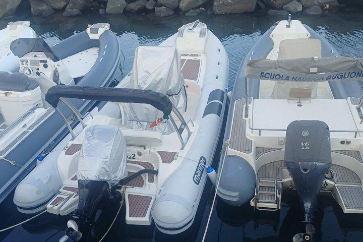Excursión privada en barco por la costa de Nápoles