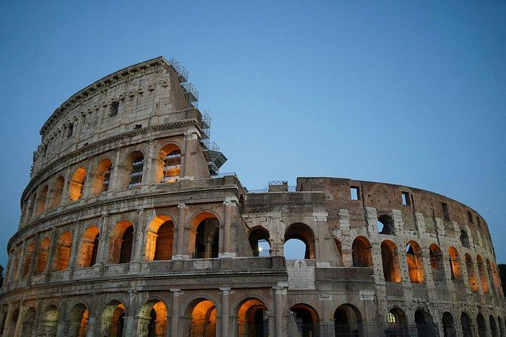 Rome by Night : コロッセオ＆ローマ・フォーラム外観ツアー（ジェラート付き）