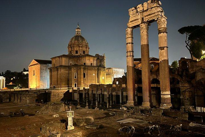 Rome by Night : コロッセオ＆ローマ・フォーラム外観ツアー（ジェラート付き）