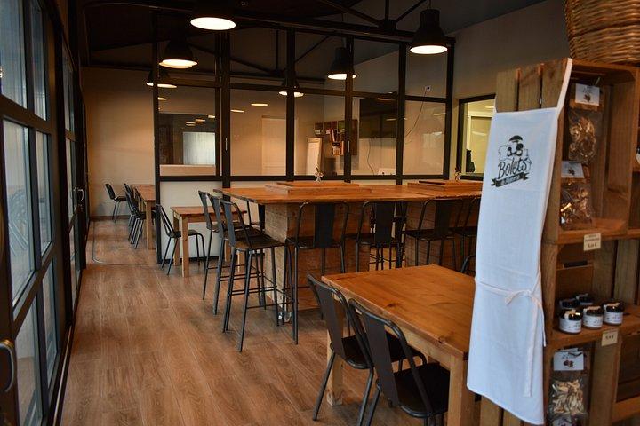 農場から食卓へ：ガイド付きツアーとキノコの試食