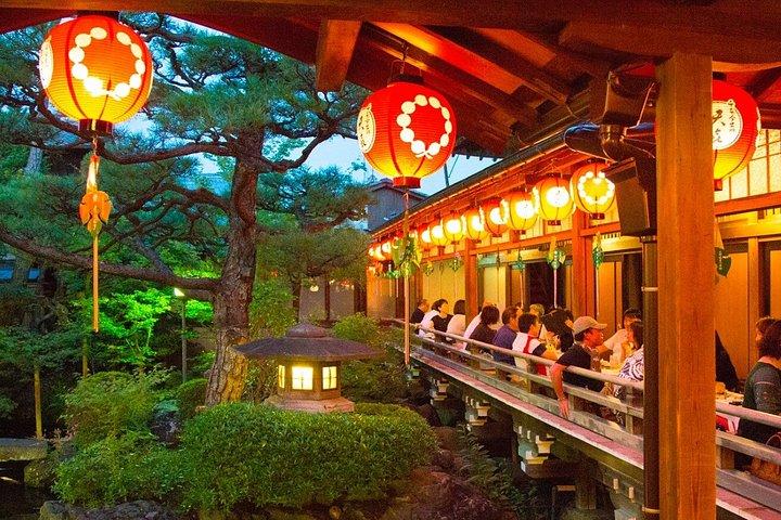 京都上七軒サマービアガーデン 芸妓と舞妓が共演