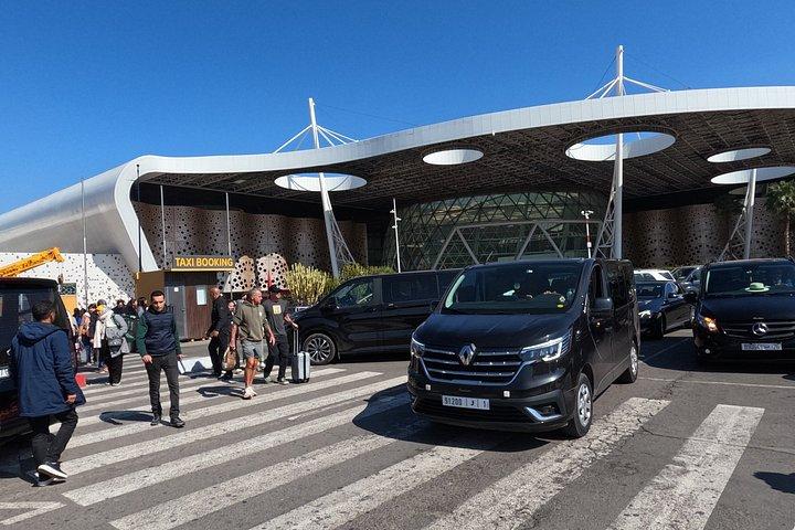 プライベートドライバーによるオウリカバレーとアトラス山脈への日帰り旅行