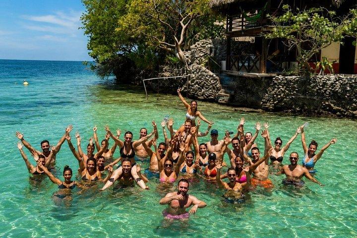 Cholón Party in speedboat Playa Barú private island and Lunch