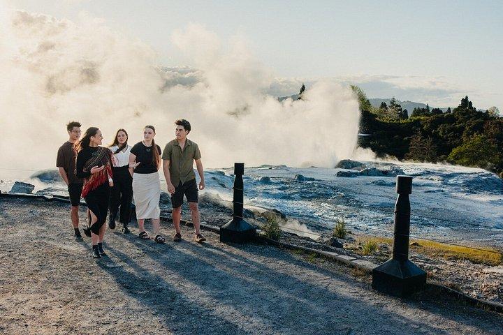 Visite en petit groupe des grottes de Waitomo, Rotorua et Te Puia au départ d'Auckland