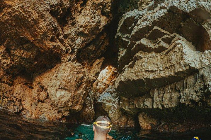 Blue Cave, 3 Green Caves & Šunj Beach - Morning Speedboat Tour
