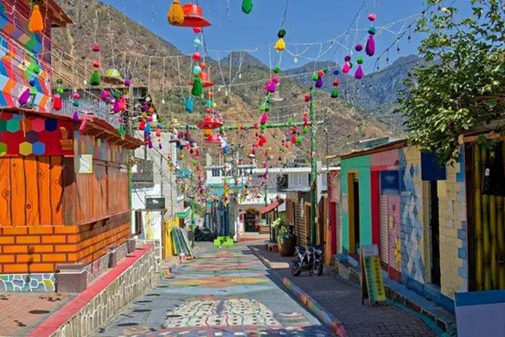 Full-Day Lake Atitlan and Magic towns From Antigua