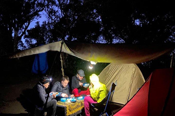 メルバブ山ハイキング＆キャンプツアー2日間
