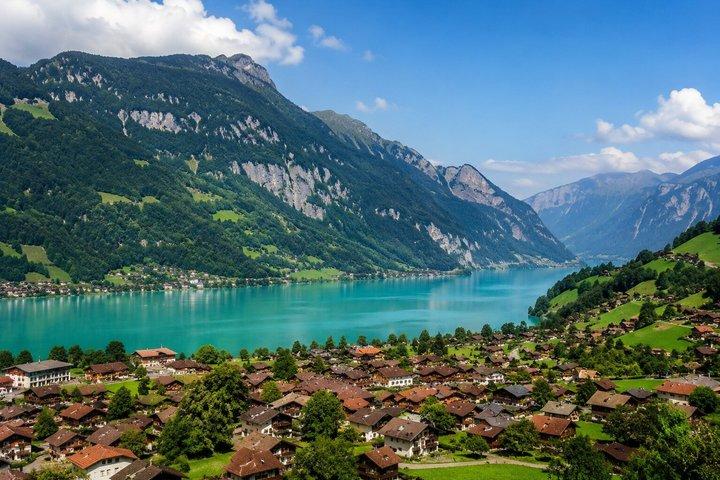 チューリッヒ/ルツェルン発：グリンデルワルト、インターラーケン＆ラウターブルンネン旅行